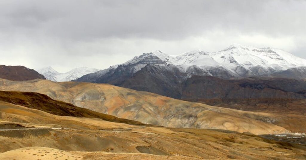 Cosa mettere nello zaino per l’Himalaya nel 2026: la check‑list leggera che ti salva ginocchia e fiato